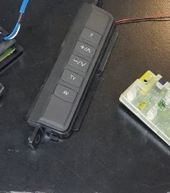 Fernseher Bedienteil Panasonic 	TXN/KL10NVA	KPCS4594V-0 / TNP8EKL92	K0RB00500028	TNP8EVL92 9V / TXN/VL10NVA		TX-D37LT84F         (Gbr)    PositionNummer:SB35-110