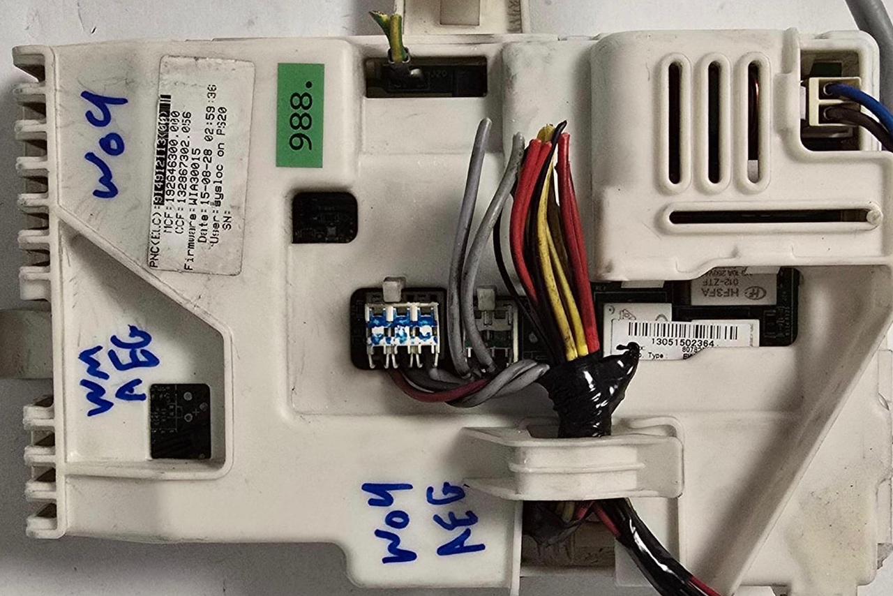 WASCHMASCHINE ELEKTRONIK AEG 914912113(00) 192646300.000 132867302.056 WIA30015 (Gbr) Position Nummer: W04-988