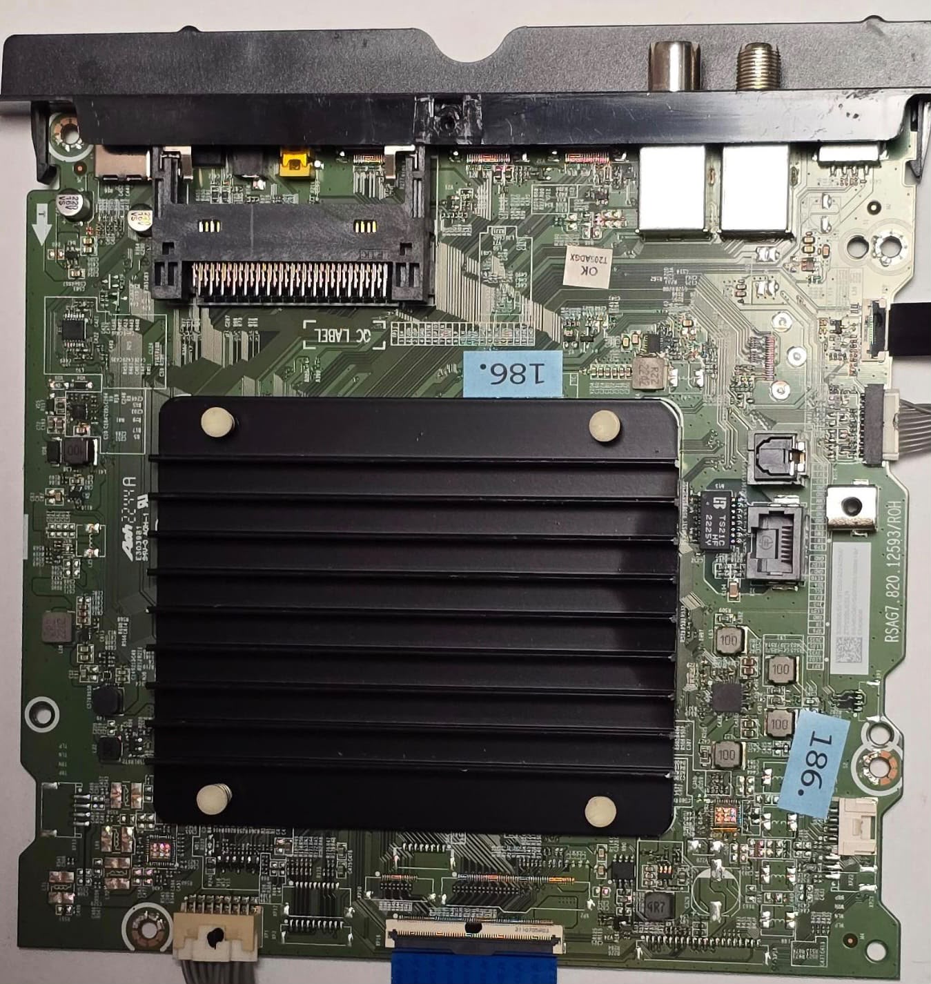 MAINBOARD HISENSE 55A7HQ RSAG7.820.12593/ROH OK T205ADGX E303981 328856/B/1/3TE55G22428M/ ZTP22BUEELR 55A60GEVS(0005)/328819/ EM0806 (Gbr) PositionNummer: KT07-186